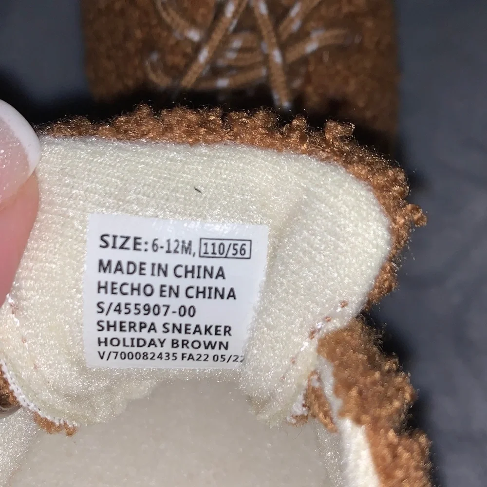 Baby gap fuzzy fleece shoes, size 6 to 12 months boys or girls NWOT